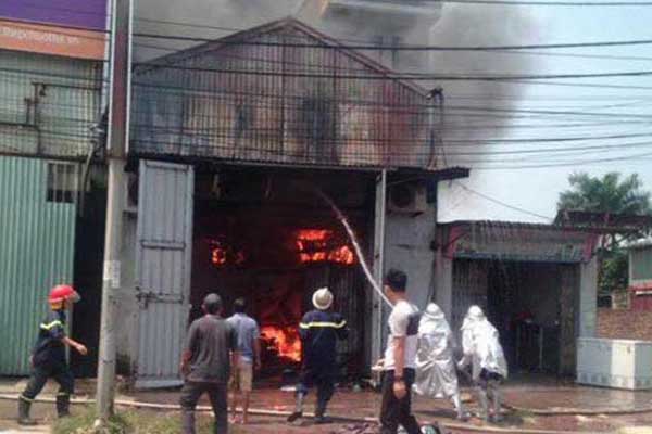 Hà Nội: Cháy nhà xưởng ít nhất 8 người chết